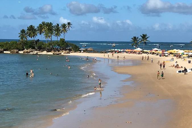 Segunda Praia - a pousada fica em frente a essa praia bem na direção dos coqueiros